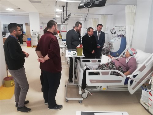 Çan Kaymakamımız Depremzede Diyaliz Hastası Münevver Konuşkanı Hastanede Ziyaret Etti